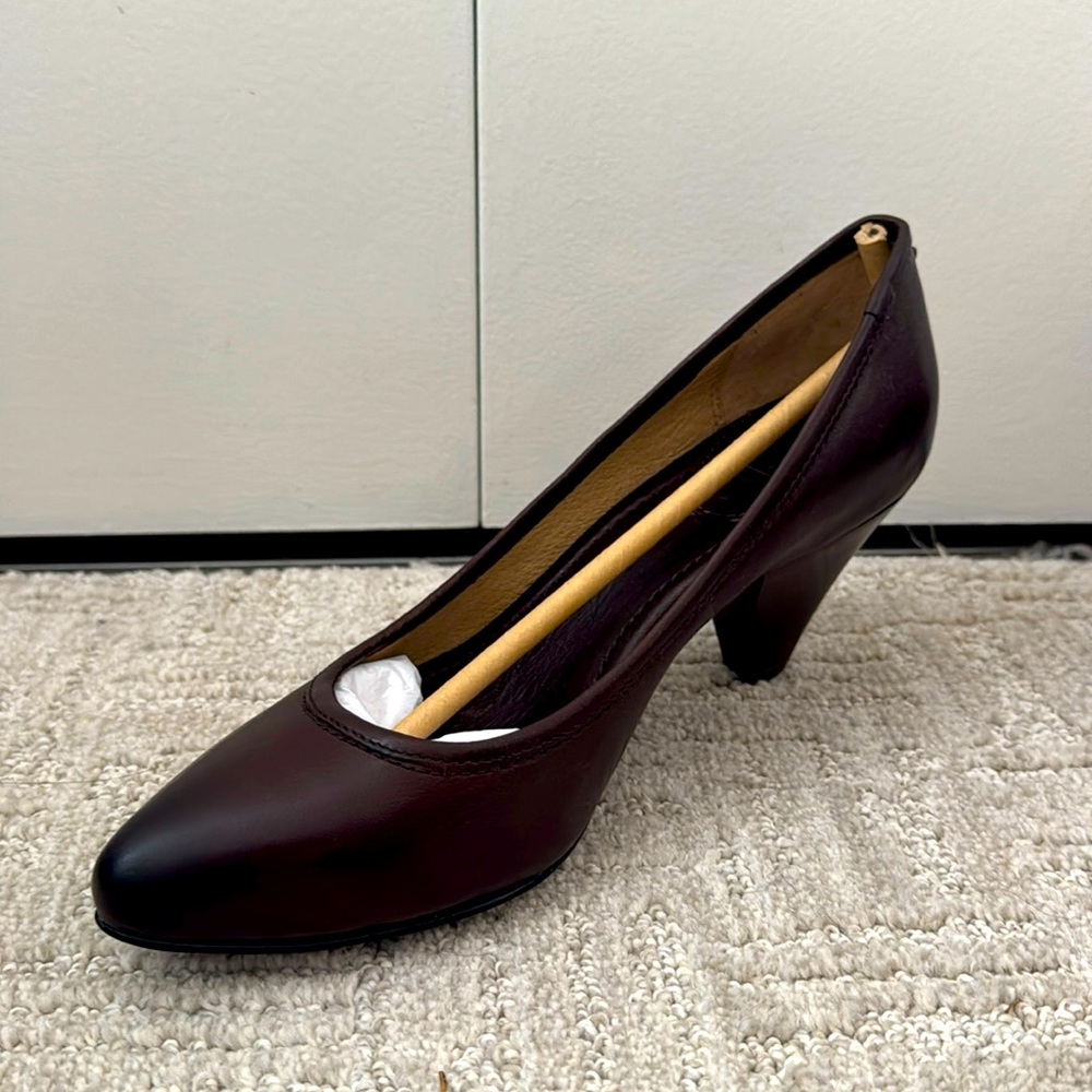 NIB Frye Regina dk brown pump